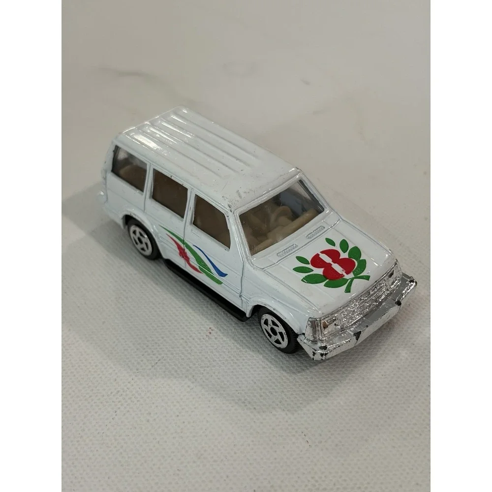 Mitsubishi Pajero Die Cast Car 1:51 Scale White SUV Toy Vehicle